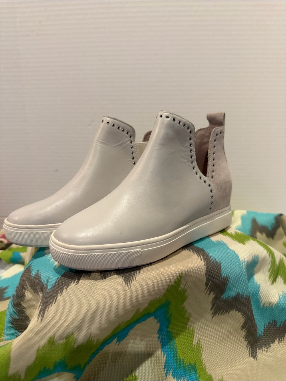 Chelsea & Violet Milo Suede & Leather Eyelet Wedge Sneakers LT Grey Size 6.5